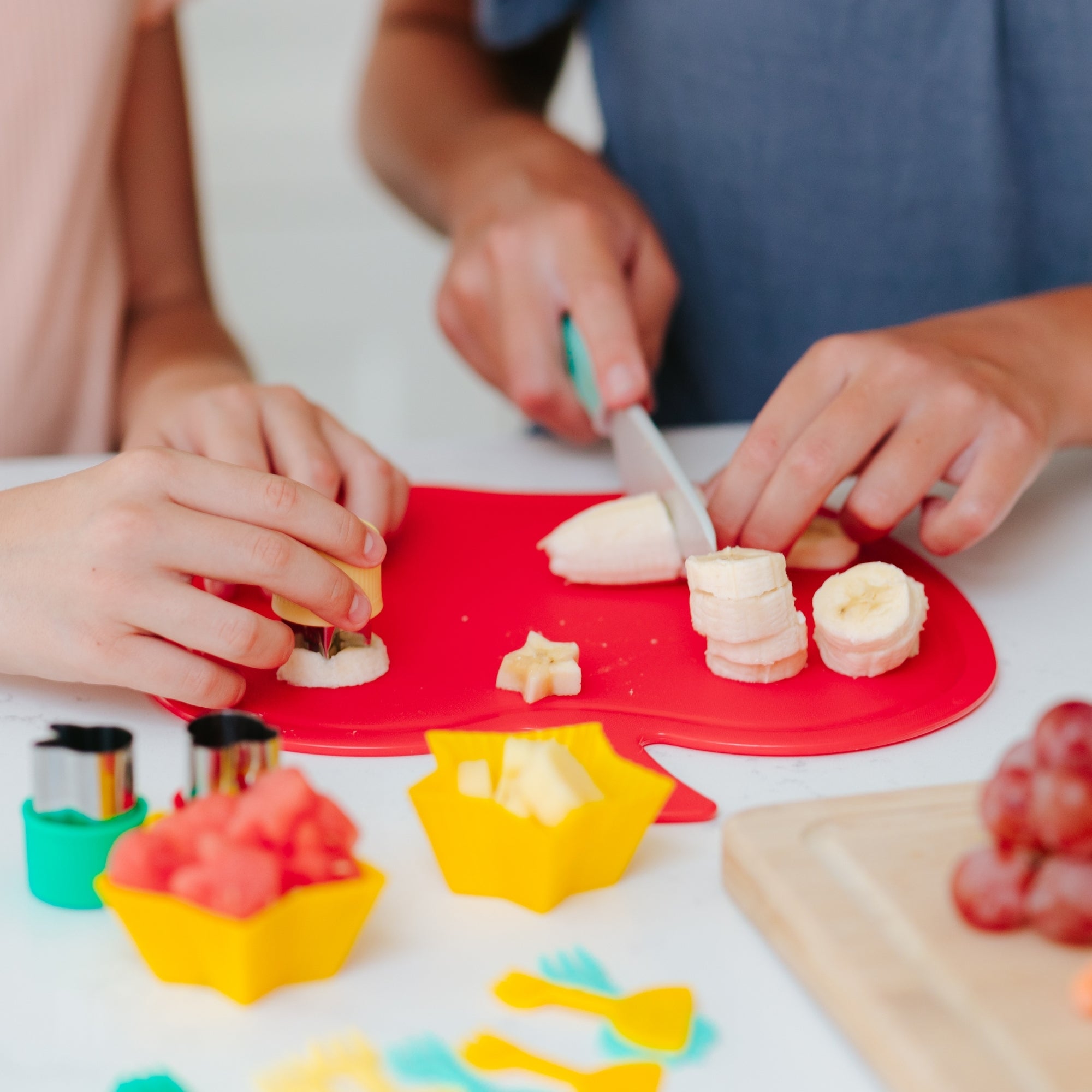 Foodie Friends Cutting Board and Knife Set