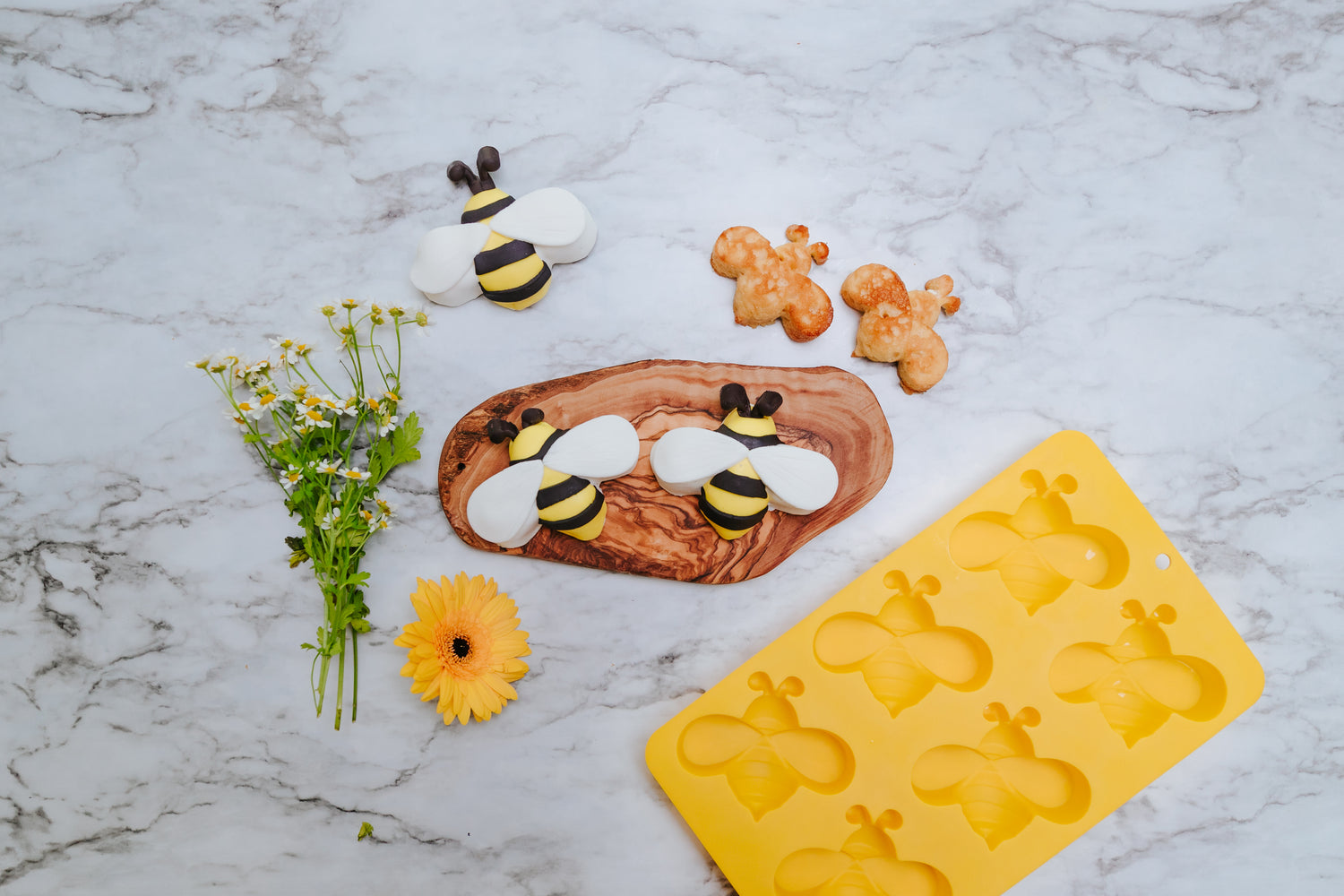 Spring Fling Busy Bee Baking Set