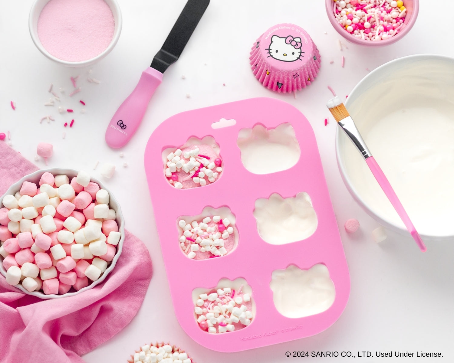 Hello Kitty® Make Your Own Hot Cocoa Bombs Set