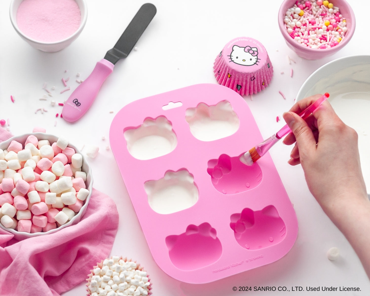 Hello Kitty® Make Your Own Hot Cocoa Bombs Set