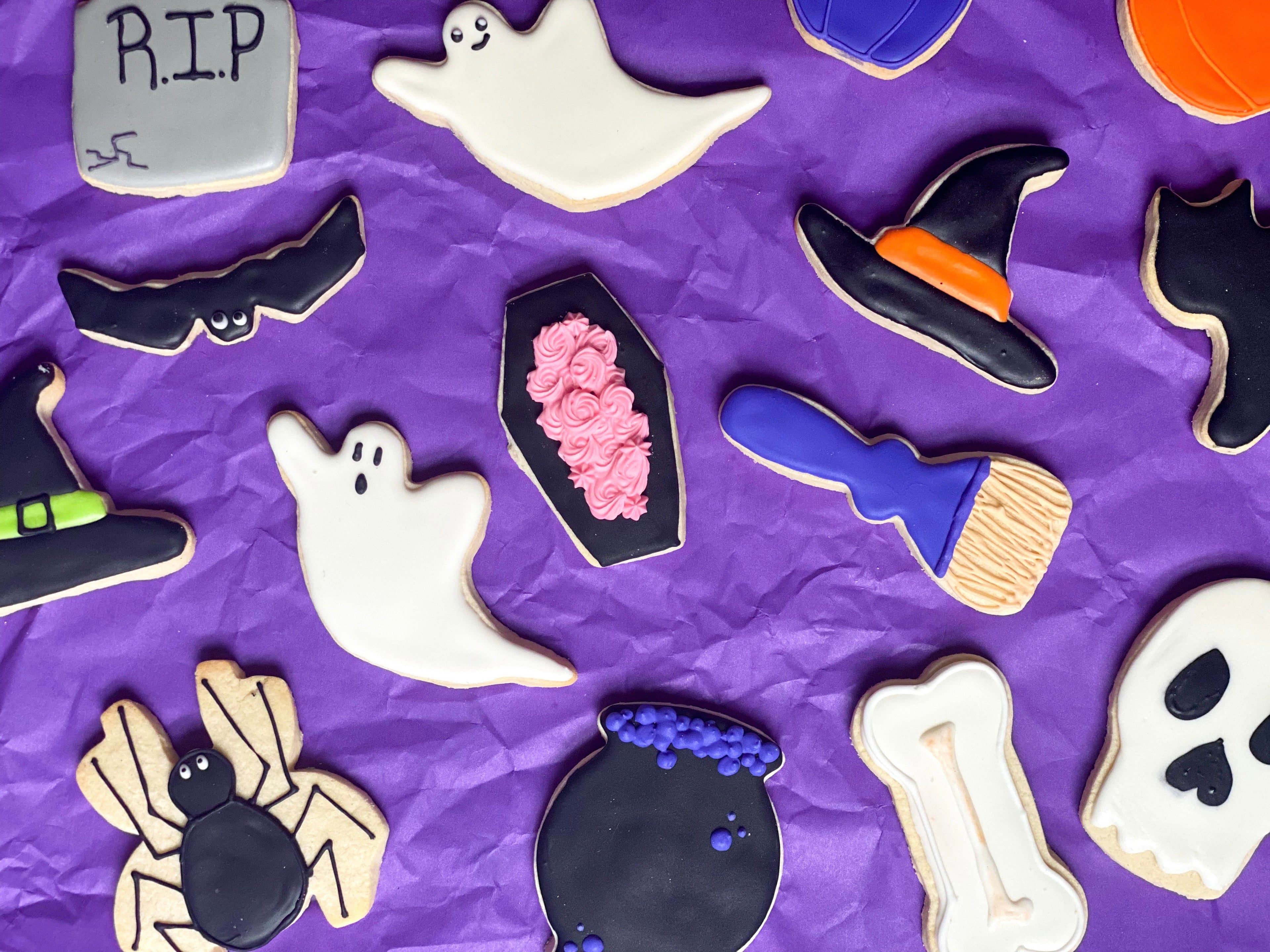Trick or Treat Deluxe Cookie Decorating Set