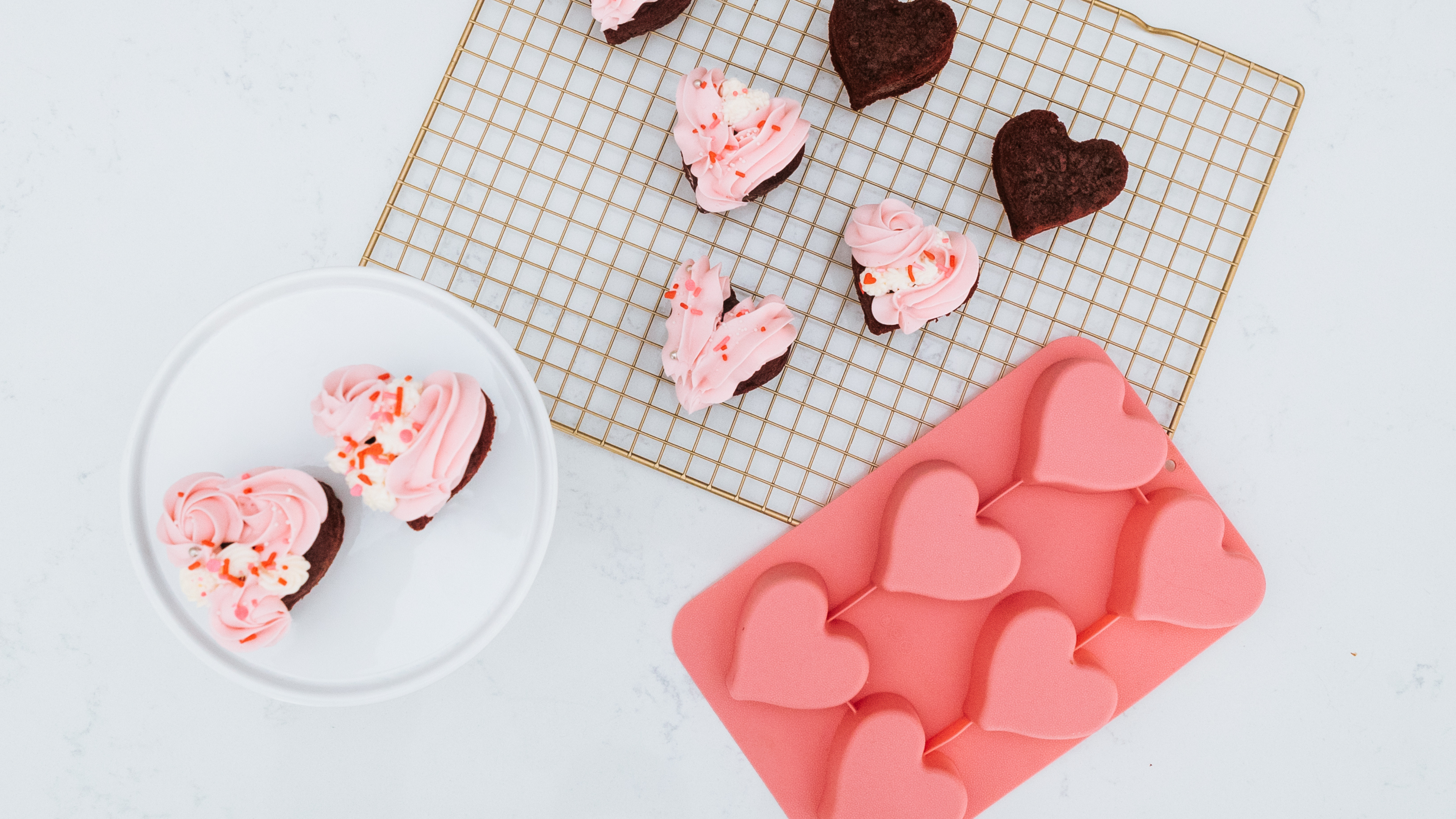 Bake With Love Cupcake Mold