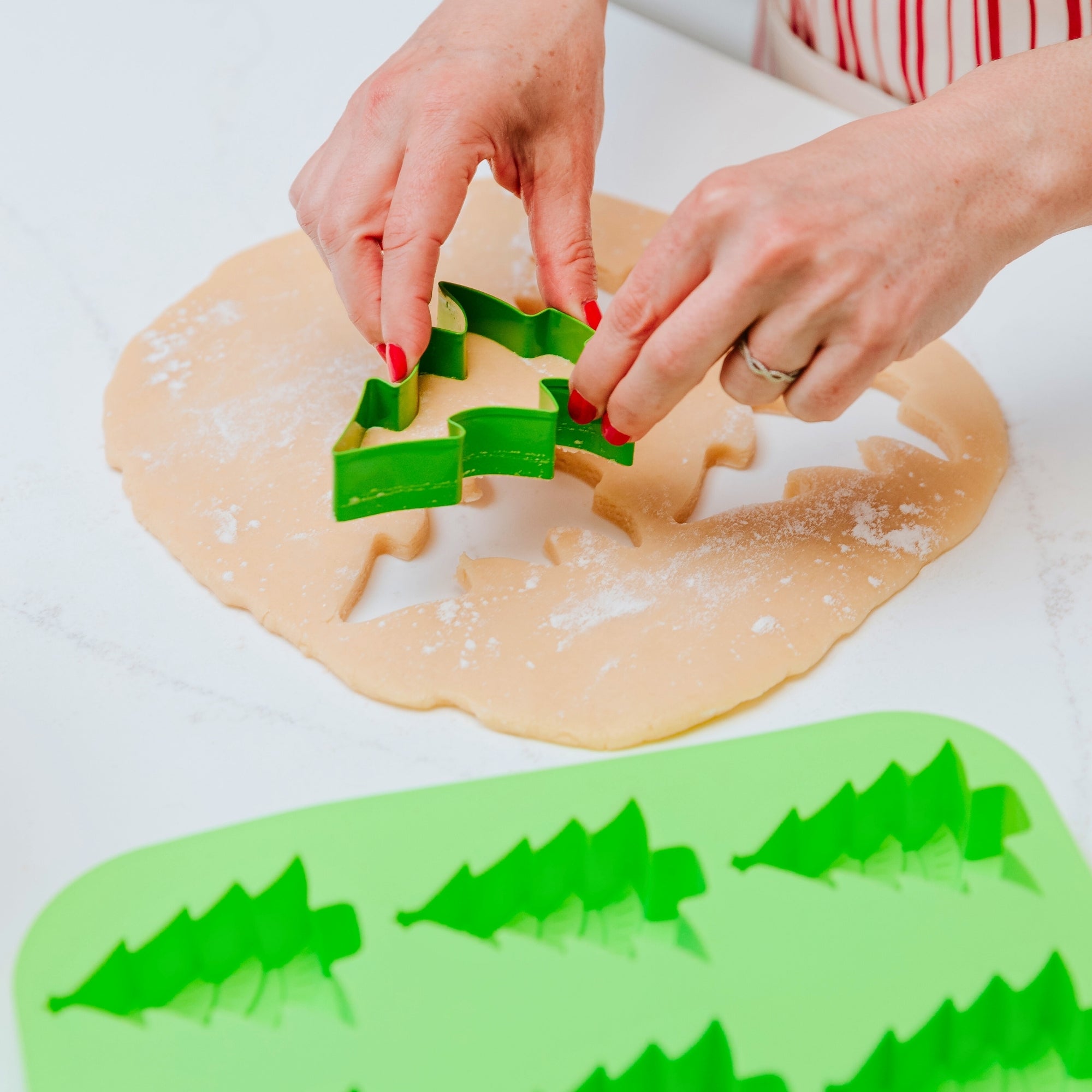 Christmas Tree Baking Set - 3pc Cookie and Cupcake Kit – Handstand