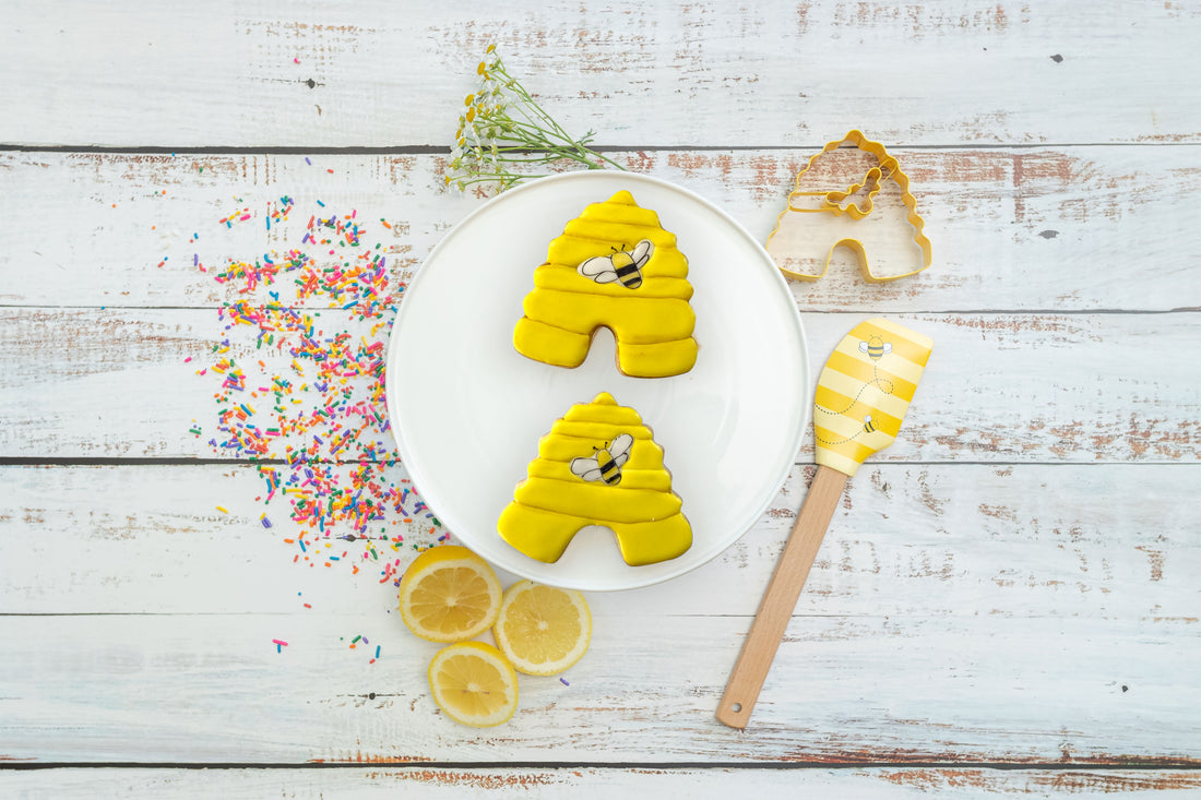 Spring Fling Busy Bee  Cookie Cutter Set with Spatula