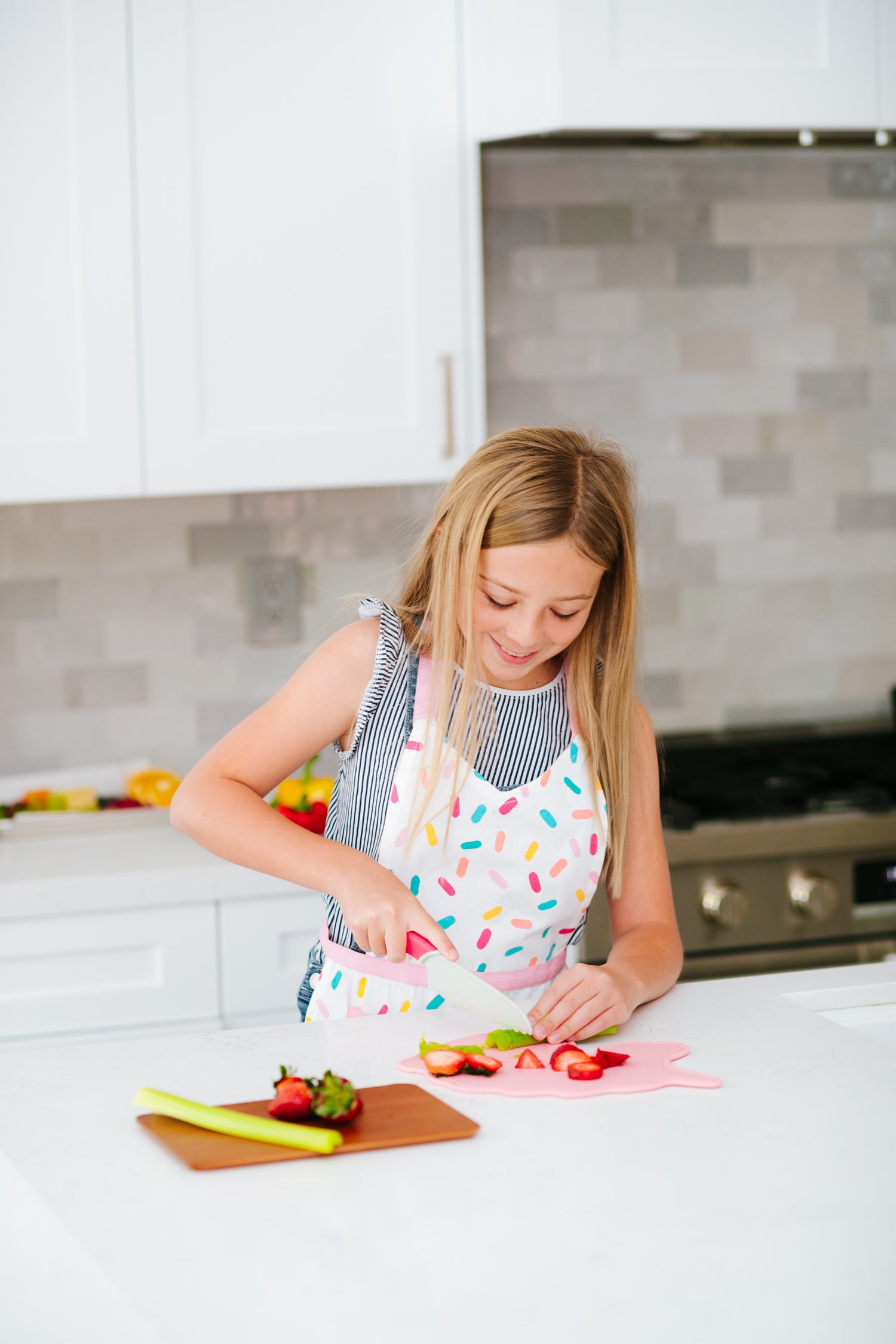 Handstand Kitchen Unicorn Cutting Board & Kid Safe Knife Set Pink – Crown  Forever