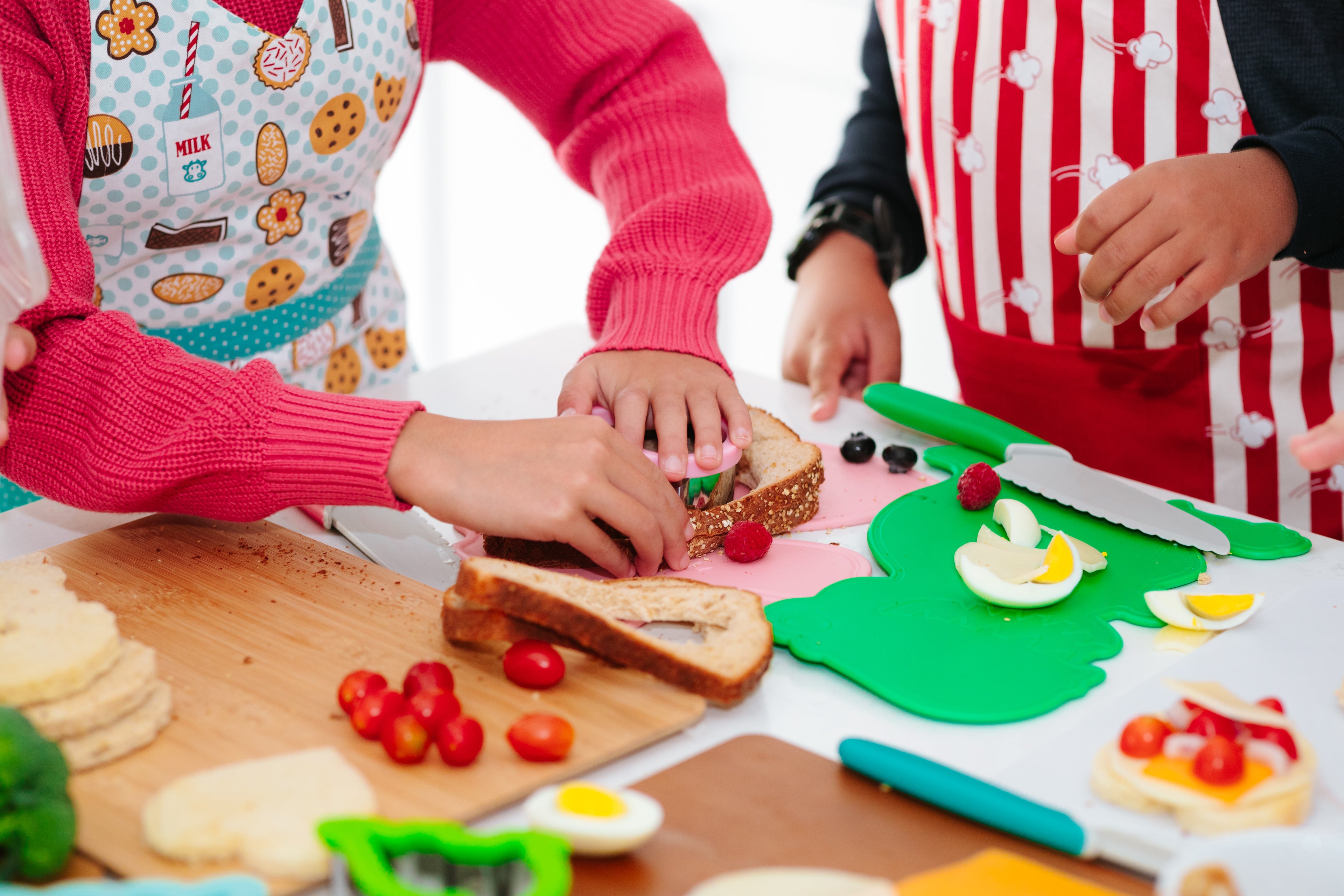 Lifestyle image of kids making sandwiches 